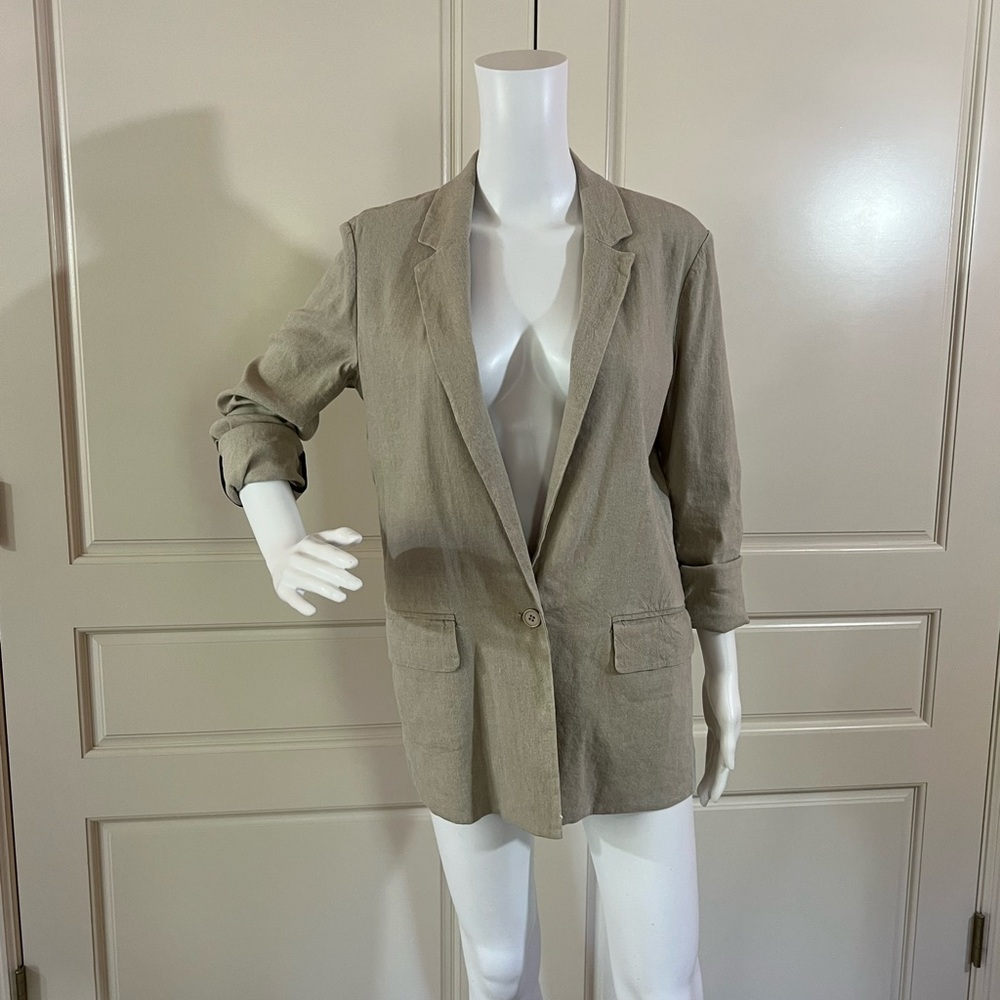 DKNY 100% Linen Gray/ Beige Blazer Relaxed Fit 
New with tags